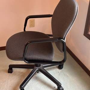 Lot #32 - Office Chair - Ergonomic Rolling Swivel Office Chair