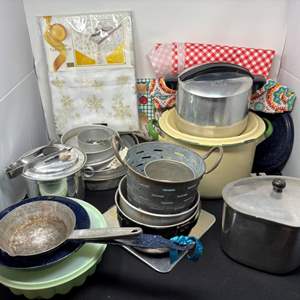 Lot #89 - Vintage Kitchenware Lot - Cookware, Bakeware, and Accessories.