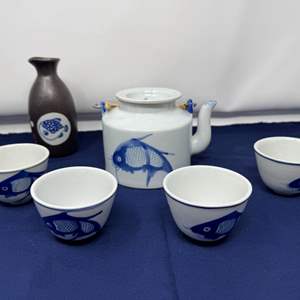 Lot #14 - Vintage Japanese Teapot and Cup Set