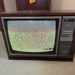 Lot #201 - Vinatge 20" Hitachi CRT TV - (Works Great)