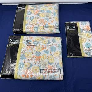 Lot #205 - Vintage No Iron Percale Bed Sheet Set - Floral Design