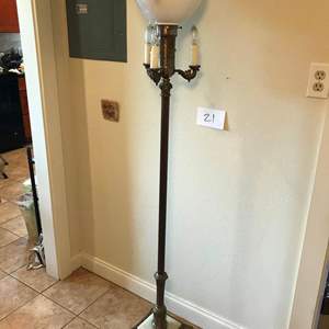 Lot # 21 - Vintage/Antique metal w/marble base floor lamp. 62hi