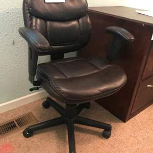 Lot # 30 - Adjustable office chair