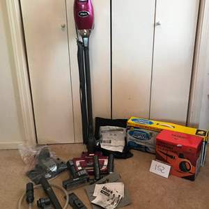 Lot # 152 - Shark rocket deluxe pro vacuum, Gideon hand steamer, Hurrican spin scrubber