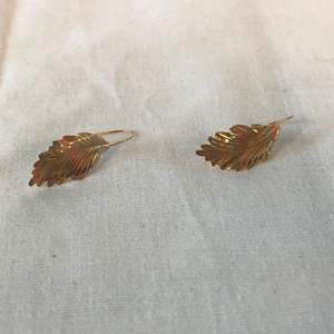 Lot # 263 - 14k Gold Leaf Earrings - .71 grams (Tested).