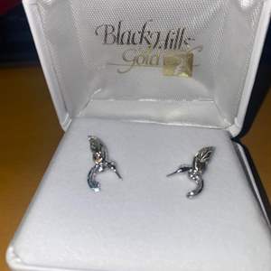 Lot #10 New Black Hills Gold Hummingbird Earrings. 