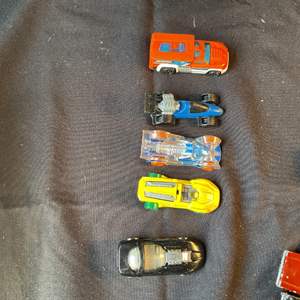 Lot #30 Lit of (10) Loose (5) Hot Wheels, (1)  Matchbox & (4) no name Die Cast  