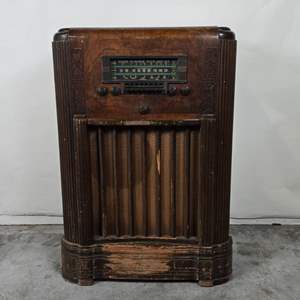 Lot #1 Vintage 1930's RCA Victor K105 Tube Radio with Mahogany Cabinet - Untested