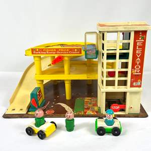 Lot #17 Vintage Fisher Price Auto Garage with Cars & People (Works!)