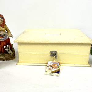 Lot #46 Women Figurines & Keepsake Card Box