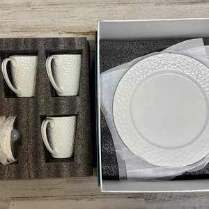 Lot #74 Icon Tableware Set 16 Piece White Scallop Design Microwave Safe