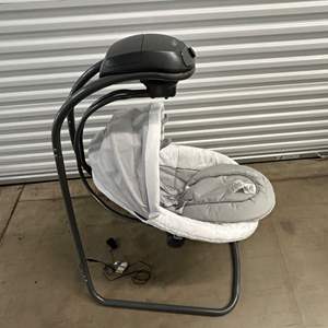 Lot #147.5 Graco Oasis Baby Swing with Music and Heartbeat Feature