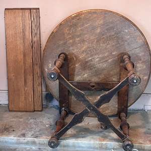 Lot # 141-  Antique Oak Round Table with 2 Leaves 