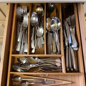 K- Lot #154 - Kitchen Utensils & Bakeware Lot - Assorted Flatware, Baking Dishes, and Kitchen Accessories