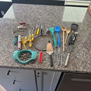 Lot #8 Assorted Kitchen Utensils