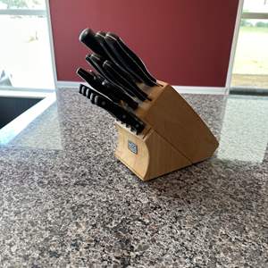 Lot #14 Chicago Cutlery Knife Block w/ Knives Set