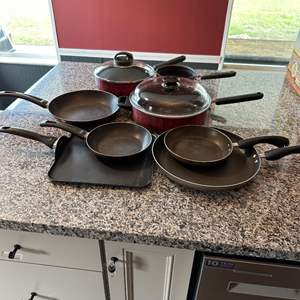 Lot #27 Assorted Pots & Pans