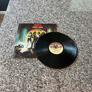 Lot #86 Kiss Love Gun Record