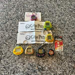 Lot #92 Tamagotchi, Giga Pets & More