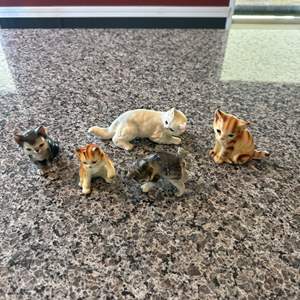 Lot #132 (5) Ceramic Cats