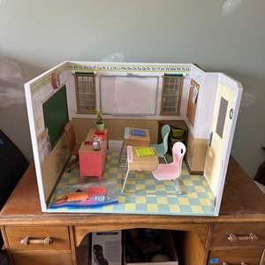 Lot #179 Doll Classroom - Works