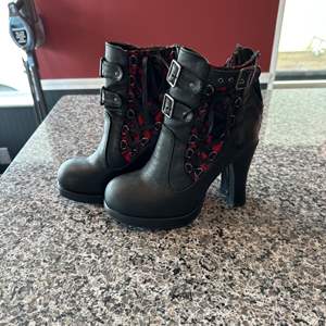 Lot #222 Ladies Ankle Boots - Size 8