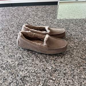 Lot #233 Ugg Shoes - Size 8