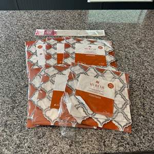 Lot #270 Mureno Adhesive Vinyl Tiles