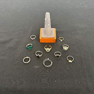 Lot #284 Variety of Adjustable Fashion Rings 