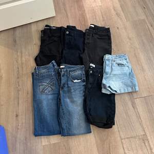 Lot #322 (7) Ladies Jeans - Size 11/12