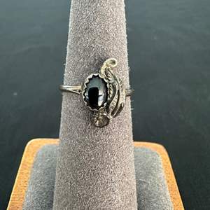 Lot #392 Stylish Sterling Silver Ring w/ Large Black Stone - Size 5.5