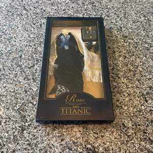 Lot #425 The Offical Rose Vinyl Portrait Doll Wardrobe Collection - Titanic