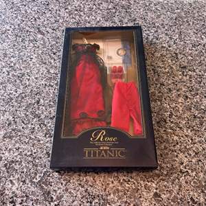 Lot #426 The Offical Rose Vinyl Portrait Doll Wardrobe Collection - Titanic