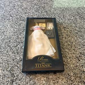 Lot #427 The Offical Rose Vinyl Portrait Doll Wardrobe Collection - Titanic