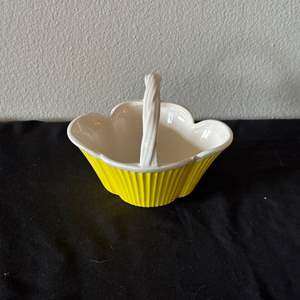 Lot #28 Fitz & Floyd Yellow & White Basket 