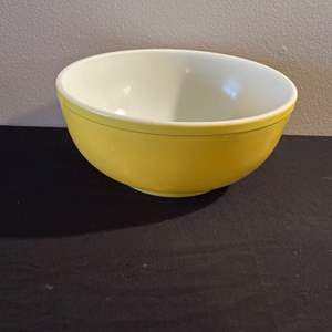 Lot #142 Vintage Pyrex Mixing Bowl