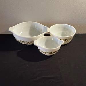 Lot #144 (3) Vintage Pyrex Bowls