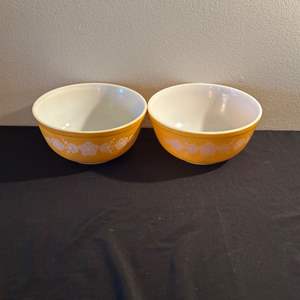 Lot #145 (2) Vintage Pyrex Mixing Bowls