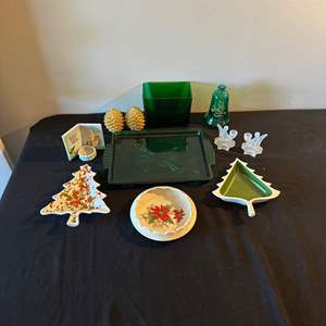 Lot #237 Christmas Serving Platters & Decor