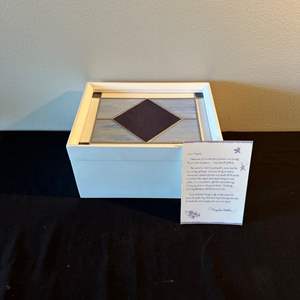 Lot #368 Hallmark Musical Memento Box