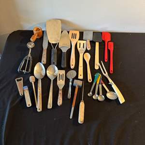 Lot #413 Assorted Kitchen Utensils