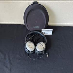 Lot #526 Bose Acoustic Noise Canceling Headphones