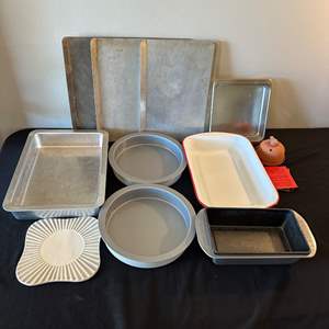 Lot #551 Assorted Bakeware 