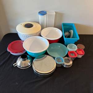 Lot #552 Food Storage Containers, Mixing Bowls & More