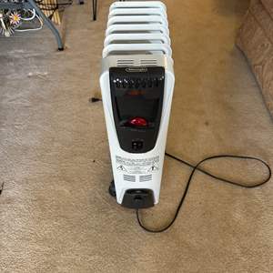 Lot #681 DeLonghi Radiator Heater