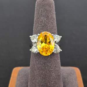 Lot #819 10k Gold Citrine Ring - TW is 6.7g - Size 7