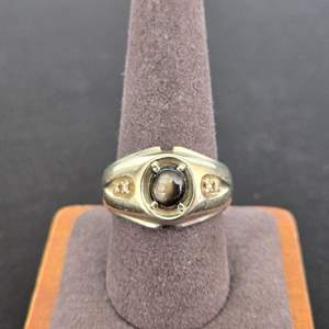 Lot #822 10k Black Star Sapphire w/ Diamond Ring - TW is 7.3g - Size 9.5