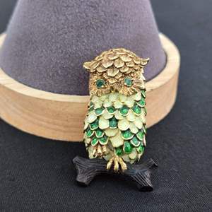 Lot #843 Stunning 18k Gold Enamel Painted Owl Brooch - TW is 26.19 - See Description 