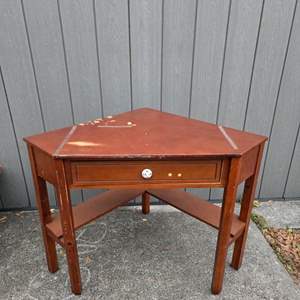 Lot #257 Cute Corner Desk- Great Project Piece!