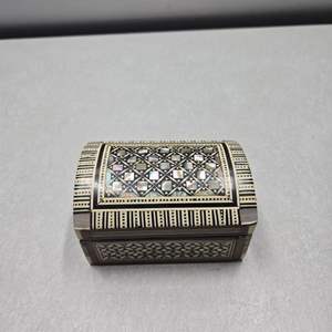 Lot #299 Small Inlaid Shell Jewelry/Trinket Box Made in Egypt